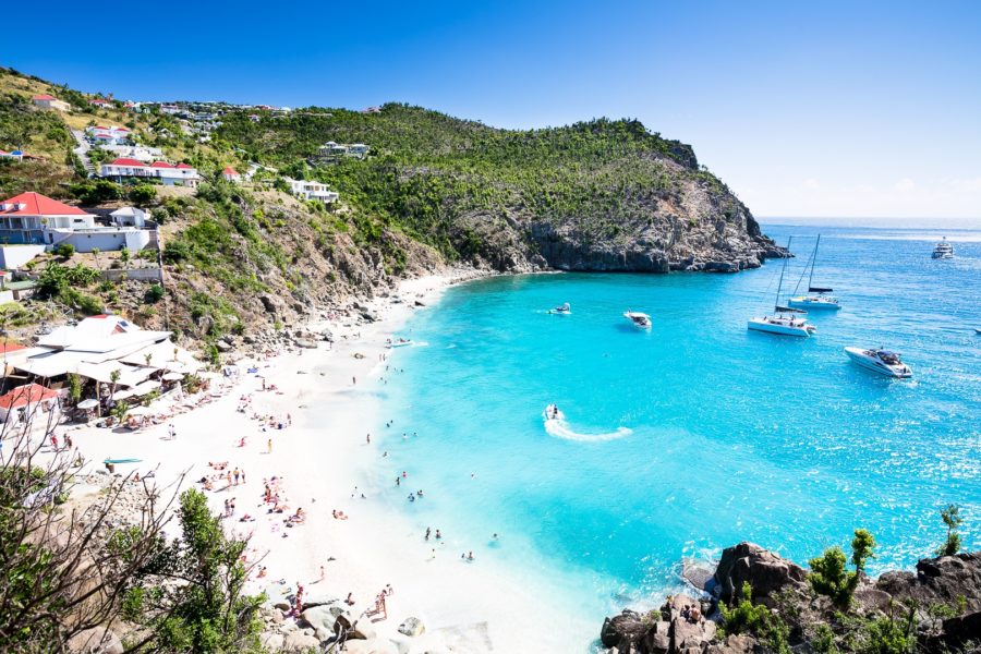 A Praia Shell Beach é a mais requisitada para levar crianças. Foto: St Barth Tourisme