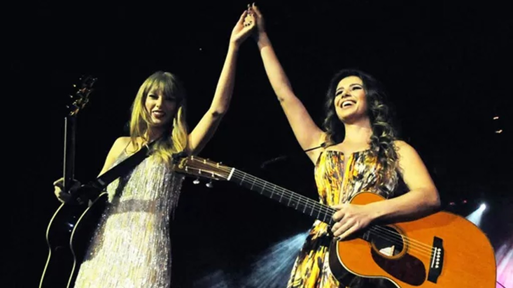 Paula Fernandes cria especulações ao cantar trecho de música: ‘Long Live’