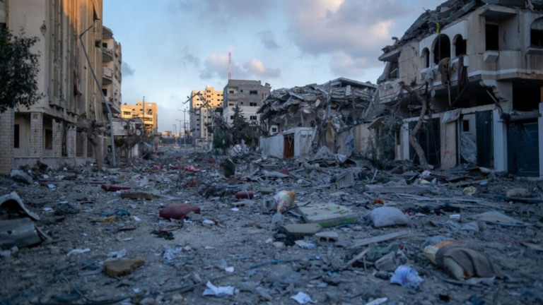 Marwan Sawwaf/Alef MultiMedia/Oxfam – 10/10/2023 A destruição foi causada pelos ataques aéreos israelenses no bairro de Al Remal, no centro da Cidade de Gaza