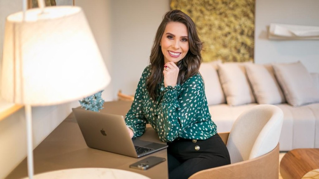 Empreendedora conta como faturou mais de R$ 145 mil usando a Internet