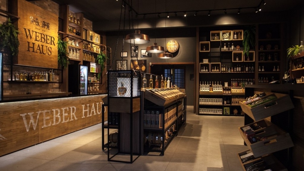 Weber Haus/Divulgação Destilarias de cachaça estão investindo em visitas guiadas