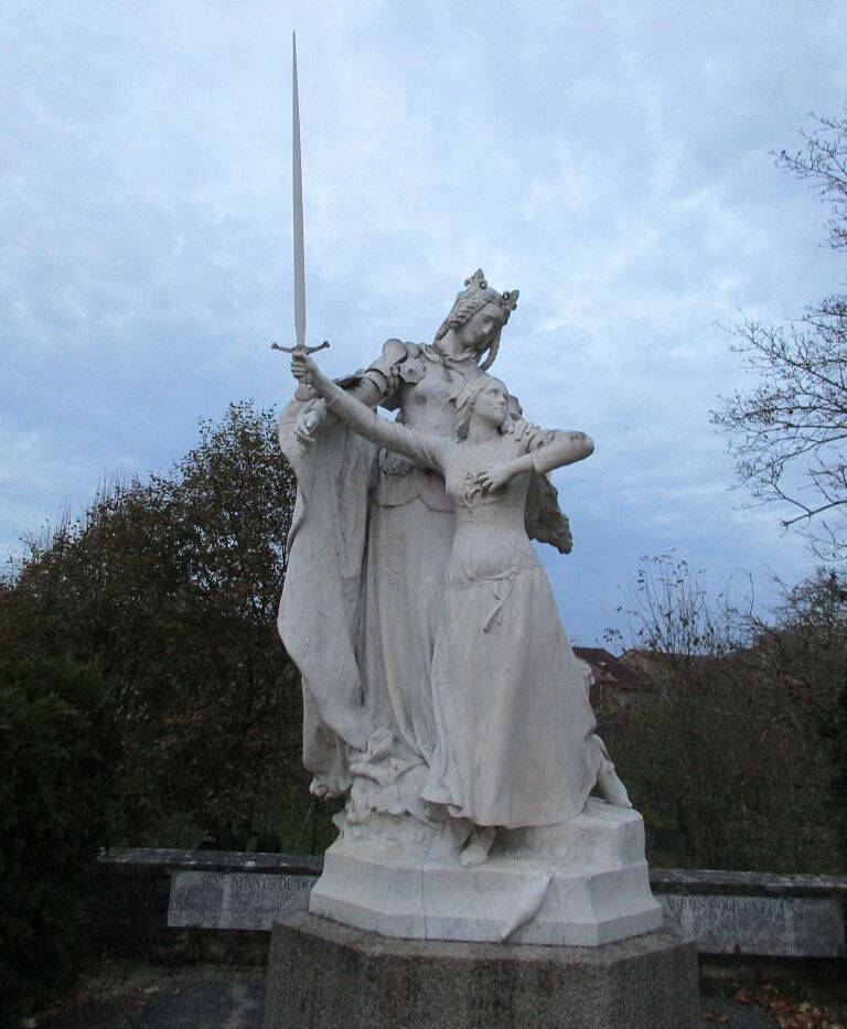 Estátua em Domrémy-la-Pucelle, onde cresceu Joana D'Arc. Foto: Reprodução