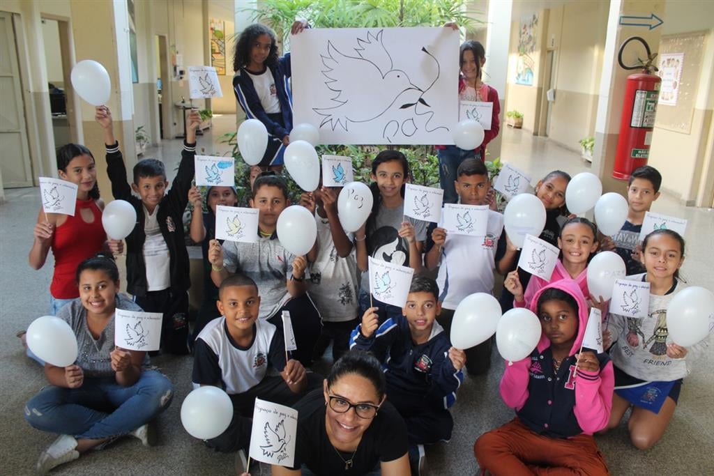 Dia de Paz leva famílias a escolas de Marília e combate desinformação