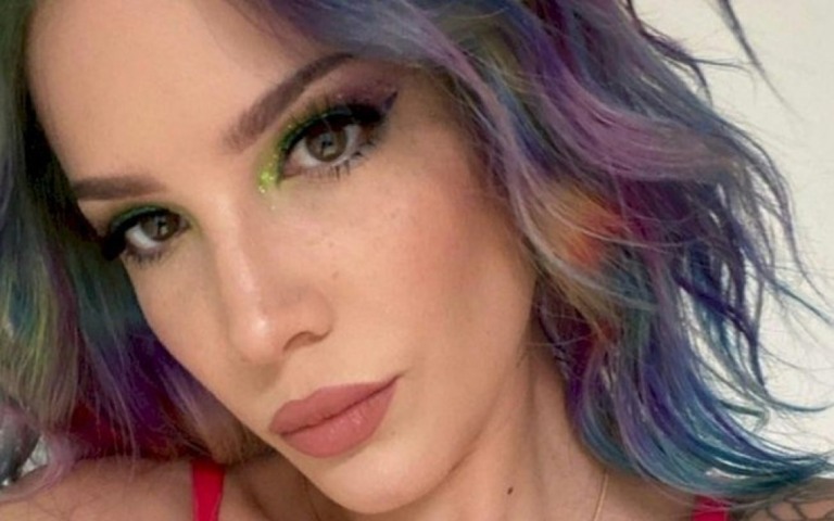 Halsey enfrenta vários problemas de saúde após hospitalização