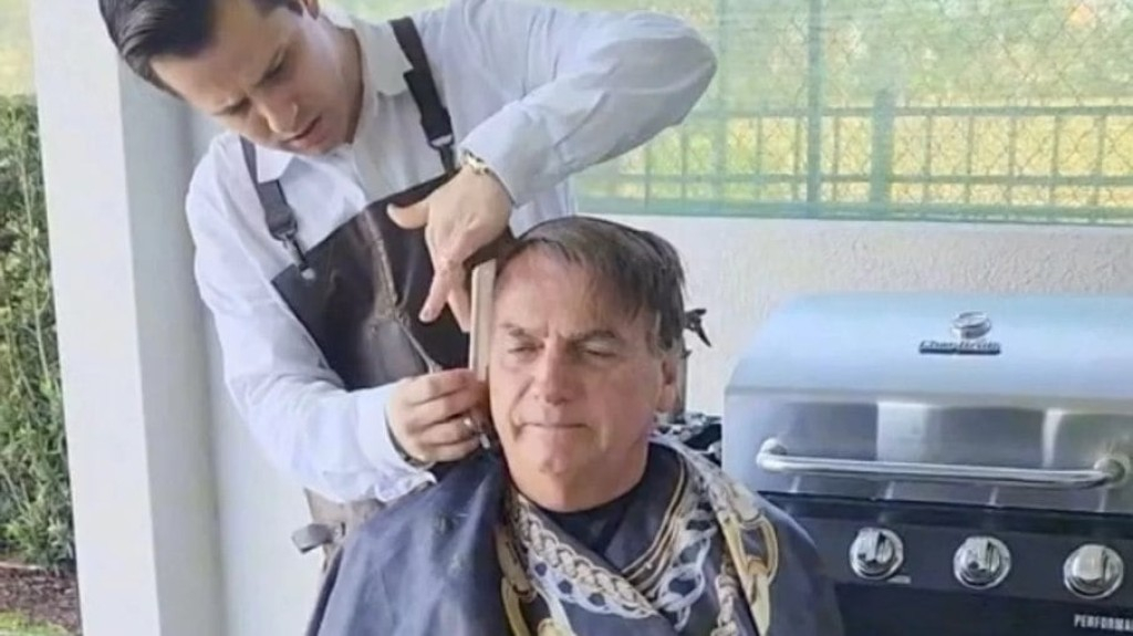 Em resposta a Lula, Flávio Bolsonaro diz que 'Jhonny Bravo' voltará Em resposta a Lula, Flávio Bolsonaro diz que 'Jhonny Bravo' voltará