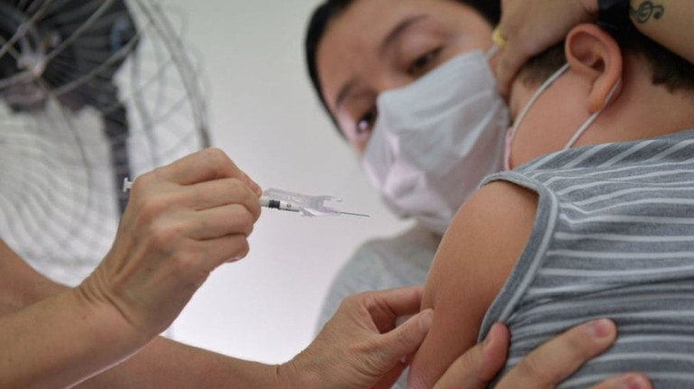 Covid: Saúde distribui 740 mil doses de vacina infantil para estados