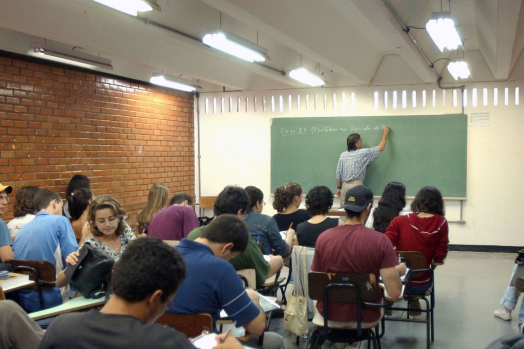 Apenas 5% dos jovens brasileiros querem ser professores