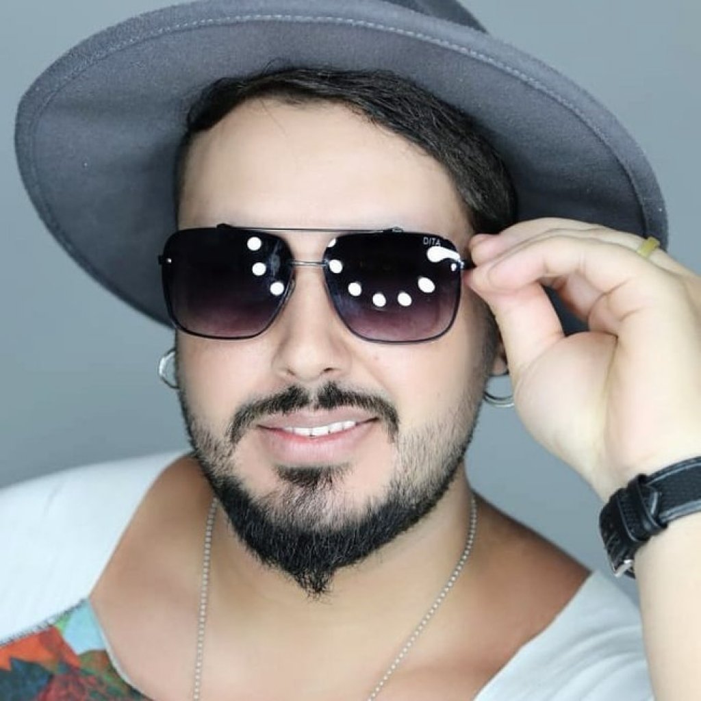 Cantor sertanejo morre após sofrer acidente de moto