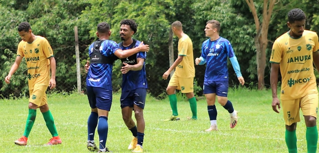 MAC ‘frita o galinho’ em jogo-treino preparatório para Paulista da A3