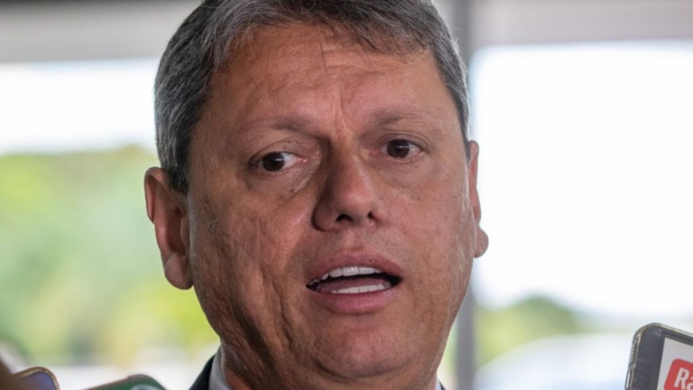 Fabio Rodrigues-Pozzebom/ Agência Brasil – 09/03/2023 Governador Tarcísio de Freitas (Republicanos) teve agenda internacional interrompida após diagnóstico de cálculo renal