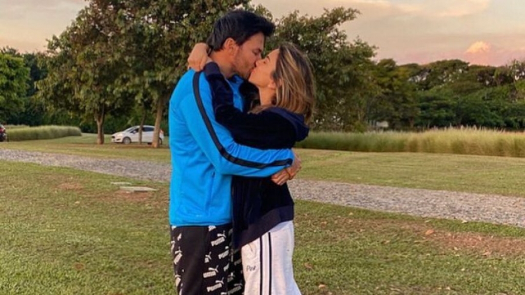 Uau! Patricia Abravanel e marido Fábio Faria recebem presente de luxo Uau! Patricia Abravanel e marido Fábio Faria recebem presente de luxo