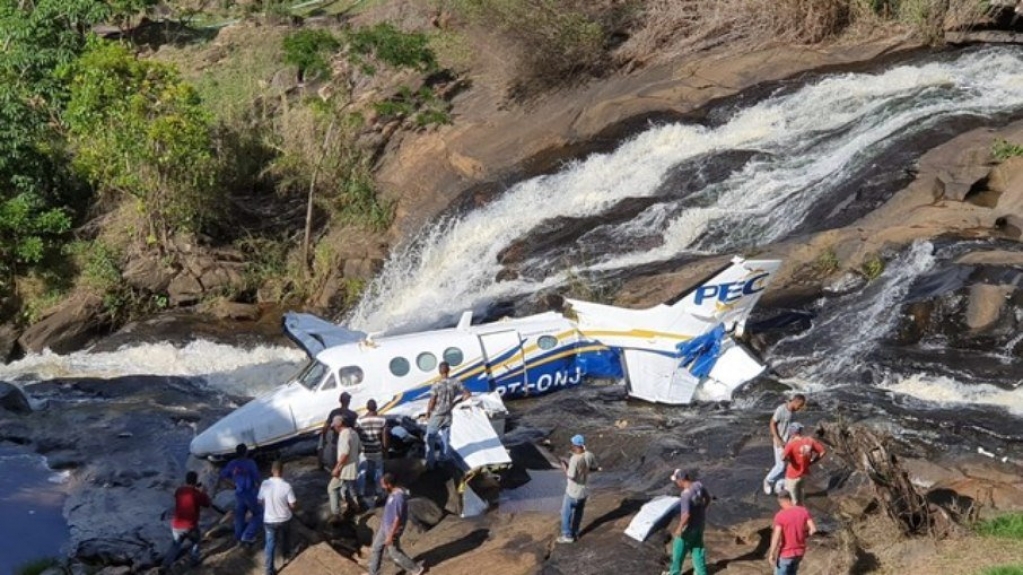 Avião de Marília Mendonça cai em Minas Gerais Avião de Marília Mendonça cai em Minas Gerais
