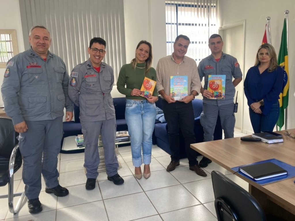 Secretaria Municipal da Educação e Corpo de Bombeiros iniciam projeto ‘Bombeiros nas Escolas