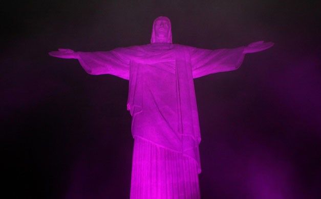 Outubro Rosa ilumina pontos turísticos da cidade do Rio de Janeiro