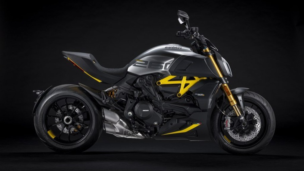 Brasil recebe 17 unidades da nova Ducati Diavel "Black and Steel"