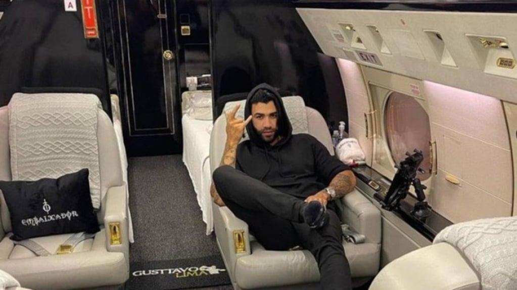 Gusttavo Lima mostra jatinho de R$ 180 milhões