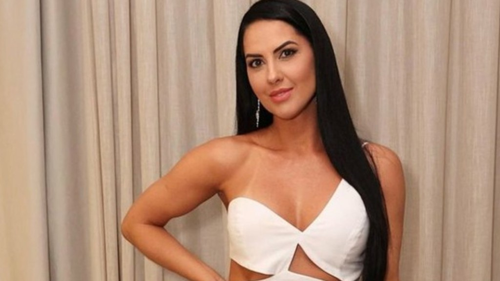 Graciele Lacerda curte show do noivo com vestido arrasador: ‘Escultura de mulher’