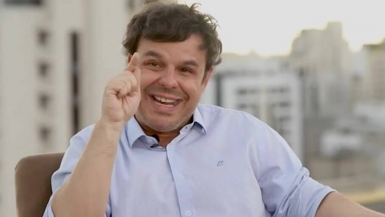 Adrilles é recontratado pela Jovem Pan e apresentadores se revoltam