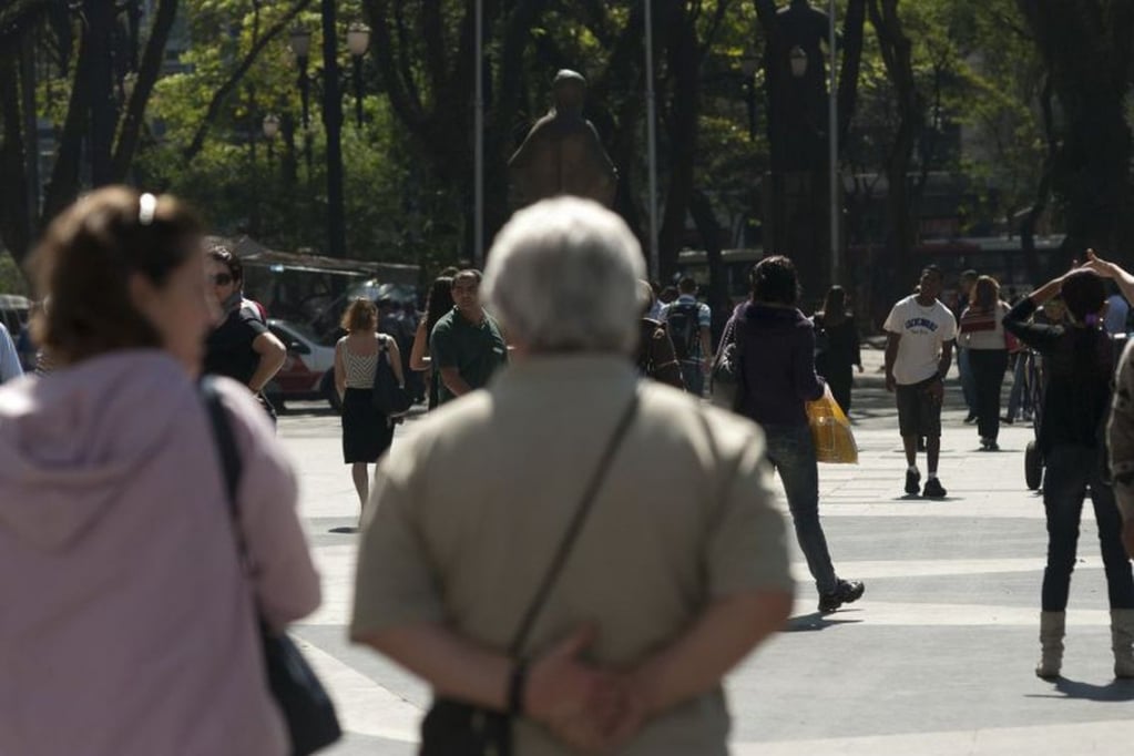 População deve diminuir a partir de 2047; idosos vão superar crianças