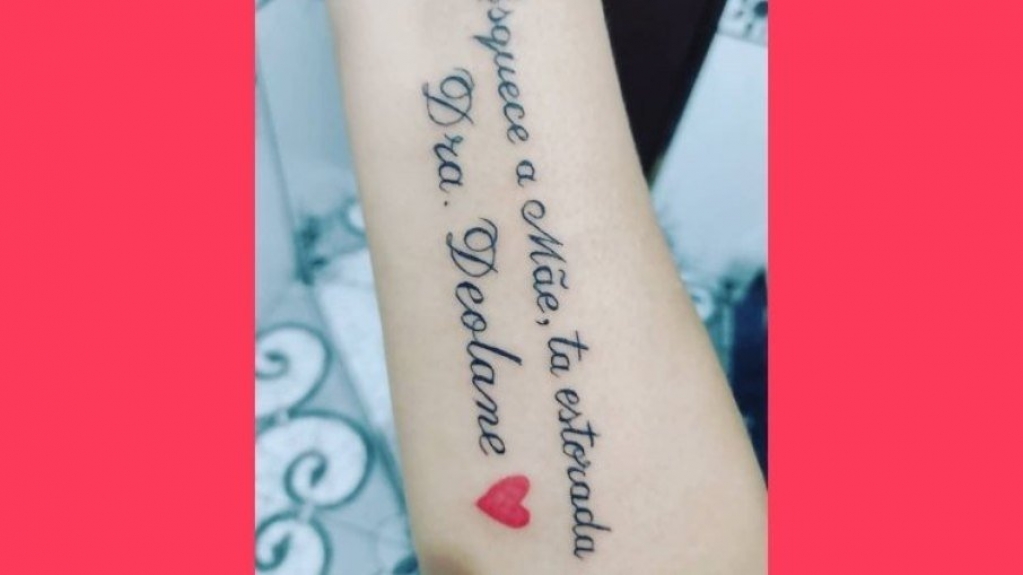 Mais uma fã tatua homenagem a Deolane Bezerra, erra detalhe e vira meme Mais uma fã tatua homenagem a Deolane Bezerra, erra detalhe e vira meme