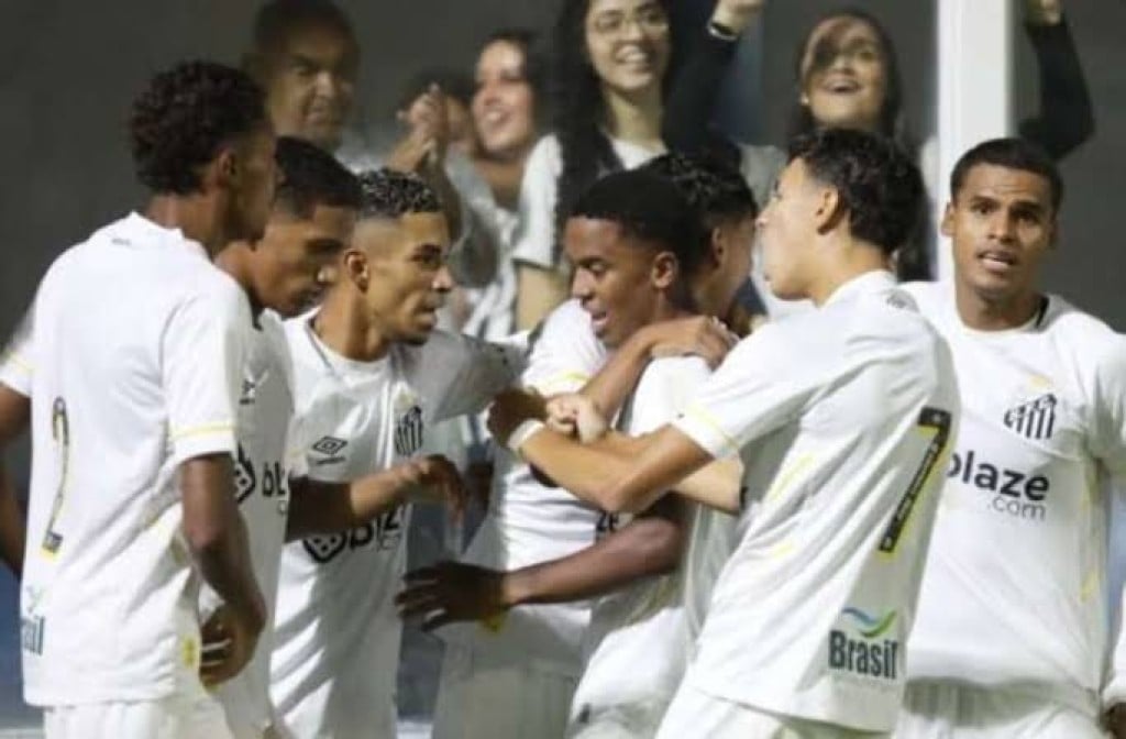 Santos goleia por 4 a 0 e Sfera elimina o Atlético-MG