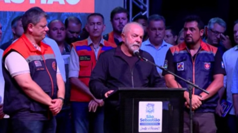 Lula diz que governo vai construir moradias e recuperar Rio-Santos
