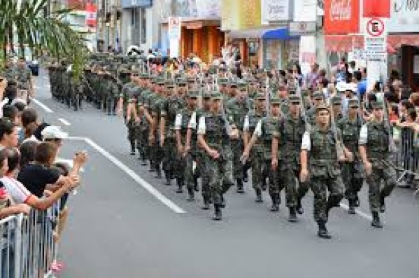 Jovens no Tiro de Guerra de Marília