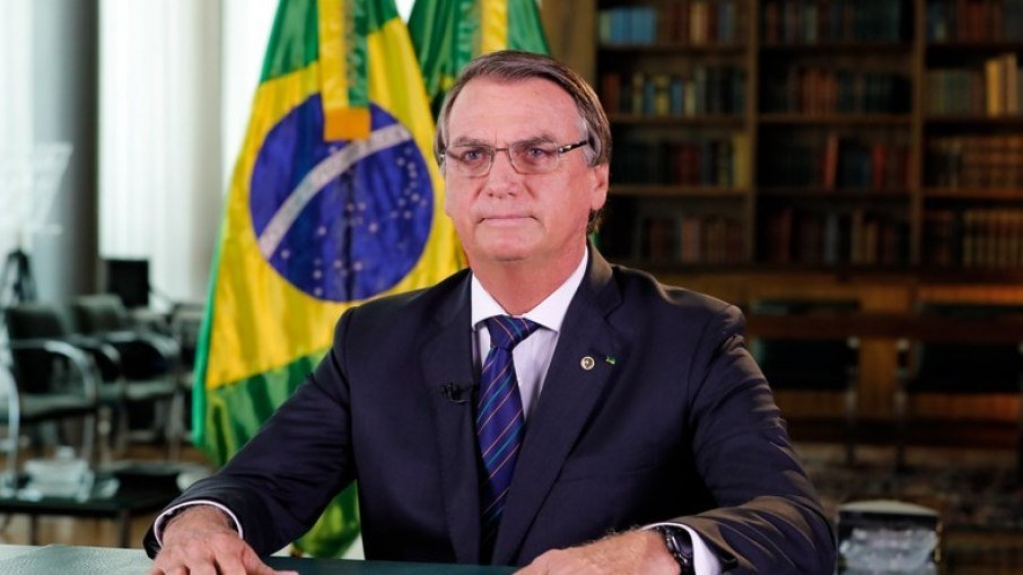Bolsonaro culpa "fica em casa" após maior inflação desde 2015