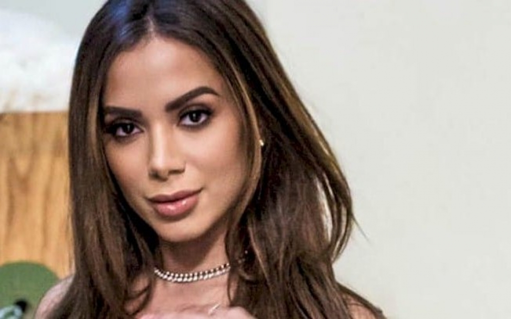 Gkay expõe Anitta nas redes sociais visivelmente alterada Gkay expõe Anitta nas redes sociais visivelmente alterada