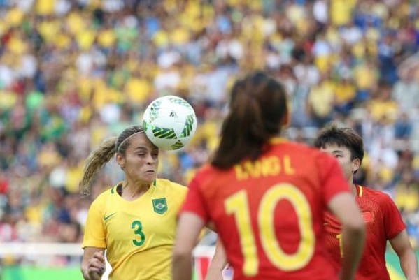 Com gol aos 44 minutos do segundo tempo, brasileiras vencem a China por 3 a 0