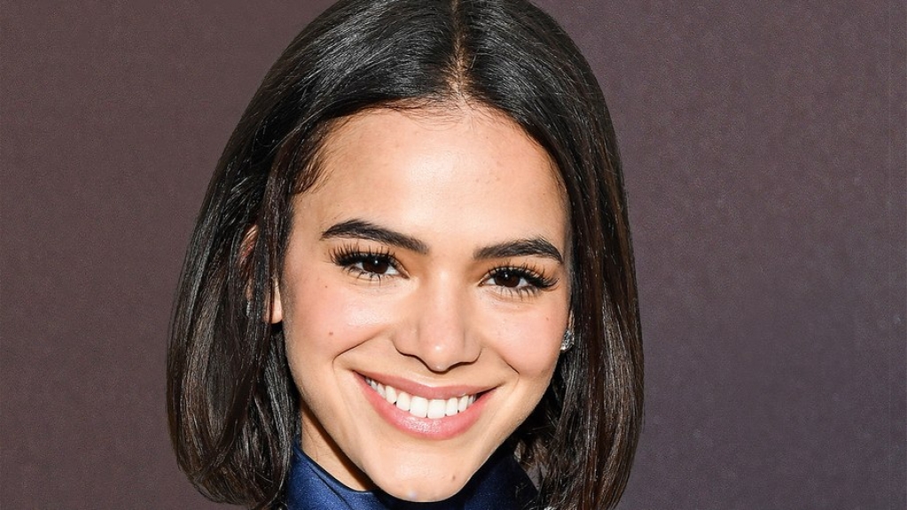 Bruna Marquezine comemora 26 anos com direito a 'Barquezine'