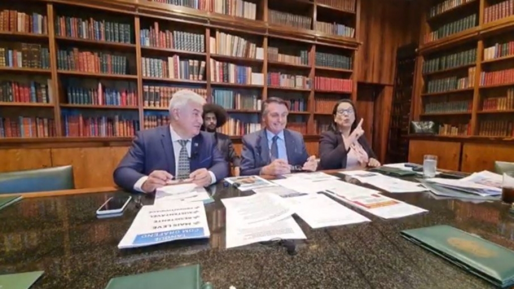 Bolsonaro diz que não vai se manifestar sobre carta enviada pela CPI: "Caguei" Bolsonaro diz que não vai se manifestar sobre carta enviada pela CPI: "Caguei"