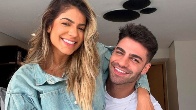 Ex-BBB Hariany anuncia que reatou com Netto: "Assumindo novamente"