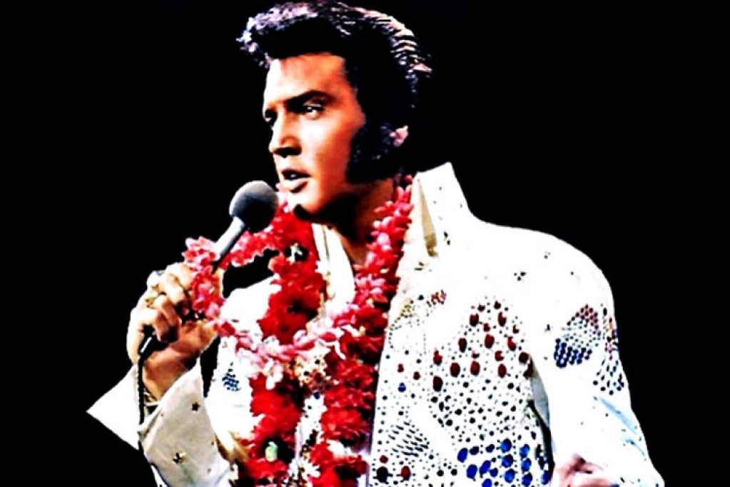 Fãs fazem vígilia e lembram 40 anos da morte de Elvis