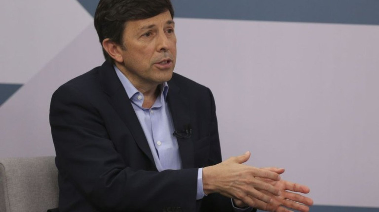 Amoêdo critica proposta de mudança no STF e compara Bolsonaro a Chávez