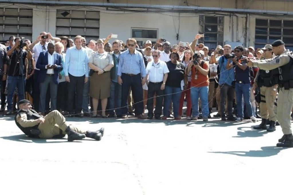 Guarda municipal do Rio recebe mil armas de eletrochoque