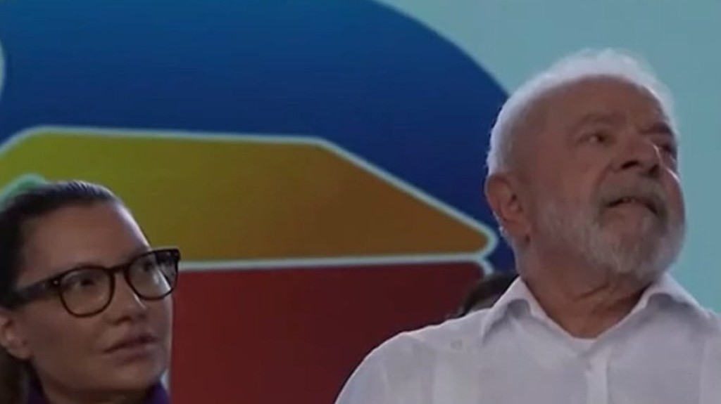 Lula chora com homenagem ao neto, que morreu em 2019