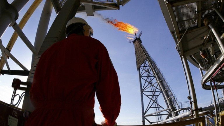 Estados querem taxar petroleiras para compensar teto do ICMS