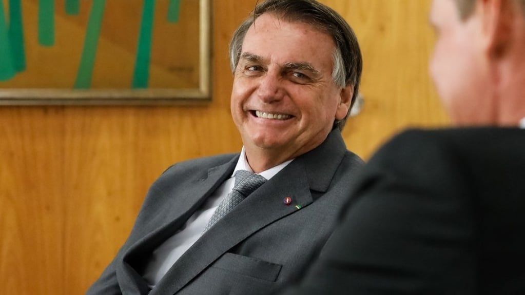 Bolsonaro alerta para novo reajuste no preço dos combustíveis