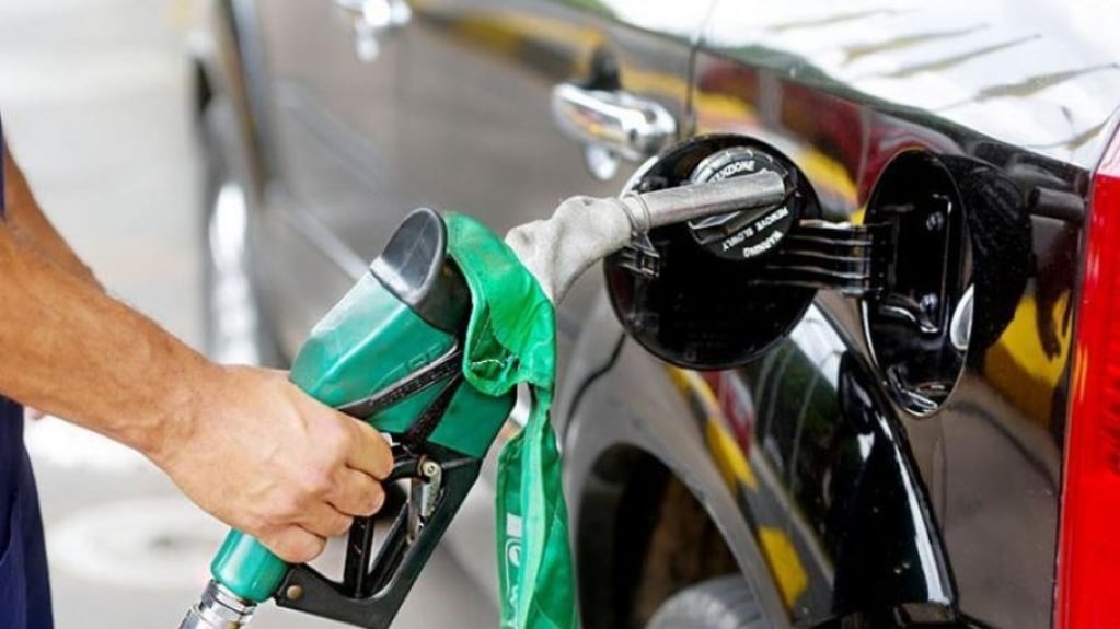 Gasolina sobe 1,13% em agosto e atinge preço médio de R$ 6,103, diz pesquisa