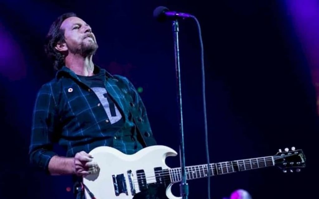 Pearl Jam cancela shows por problemas na voz de Eddie Vedder