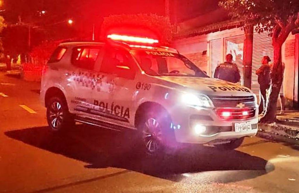 Homem é preso depois de manter mulher como refém com faca em Marília