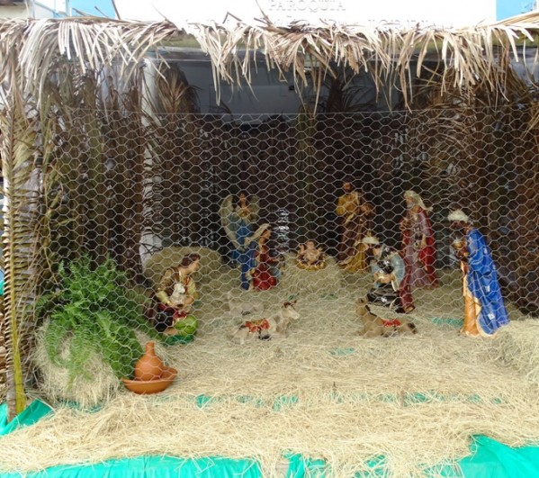 Igreja monta presépio ao ar livre em novena de Natal