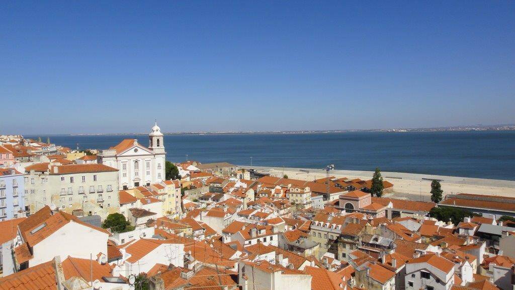 Vista do Miradouro de Santa Luzia, com o Rio Tejo ao fundo: de tirar o fôlego. Foto: Paulo Tescarolo