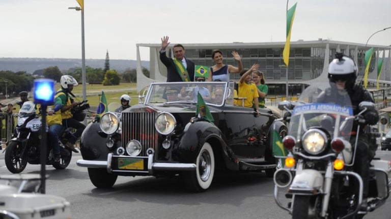 Campanha de Bolsonaro já gastou quase R$ 2 mi em pesquisa de opinião