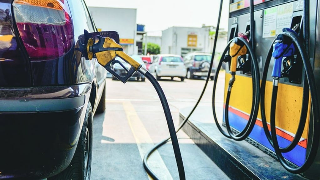 Gasolina sobe 25% no primeiro semestre de 2021, diz estudo