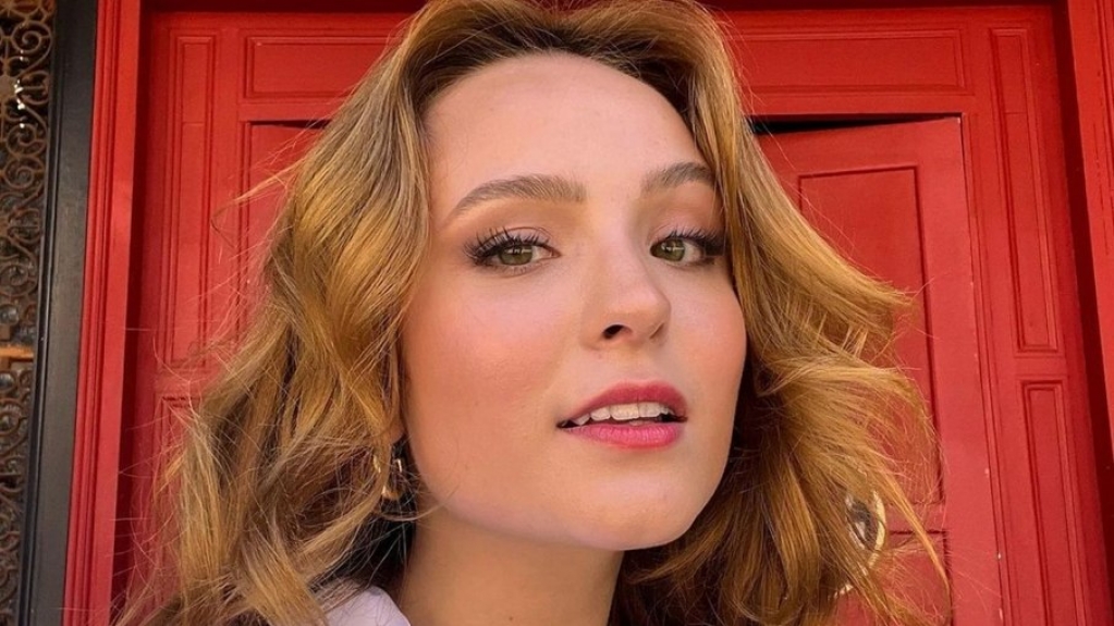 Larissa Manoela faz balanço da vida de solteira: 'Soma ou some' Larissa Manoela faz balanço da vida de solteira: 'Soma ou some'