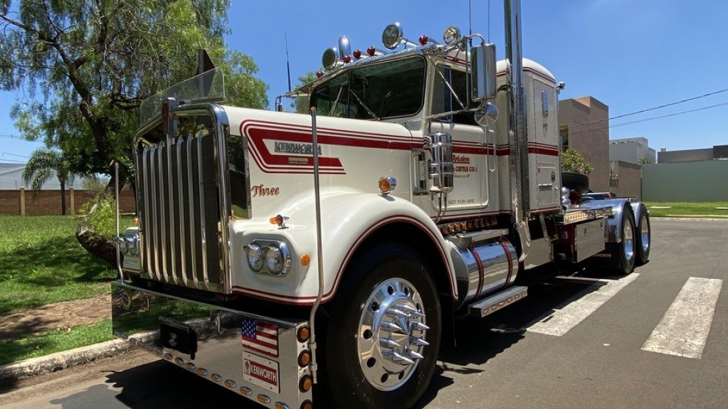 Kenworth W900: um verdadeiro rei das estradas; veja vídeo