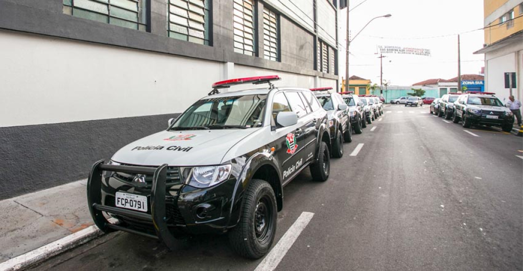 Camionete furtada em Marília é abandonada sem placas e peças em plantação