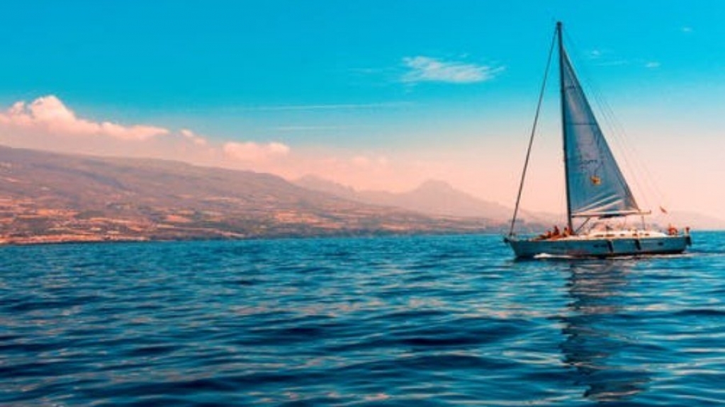 De Ilhabela à Grécia: destinos para conhecer à bordo de um barco